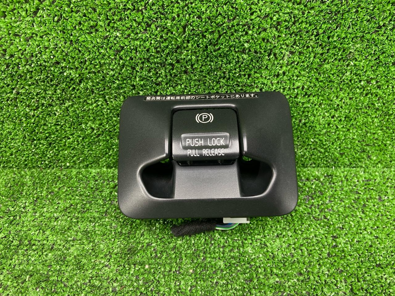 Запчасть кнопка стояночного тормоза VOLVO XC60 2012 DZ47 B4204T7 31334637 контрактная Кнопка стояночного тормоза VOLVO XC60 2012 DZ47 B4204T7 31334637 контрактная
