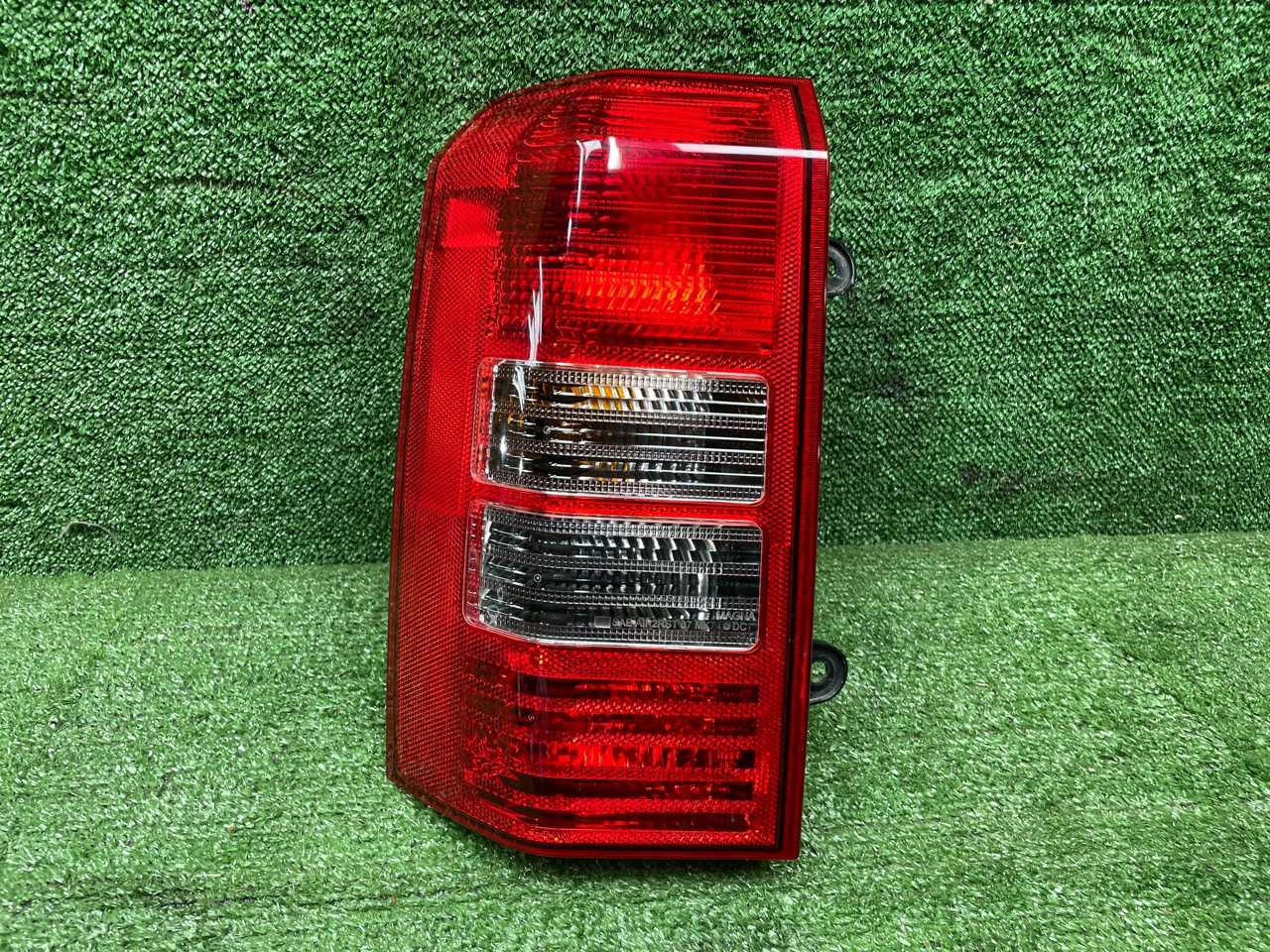 Стоп-сигнал левый JEEP CHEROKEE 2010 KK 55157348AD контрактная
