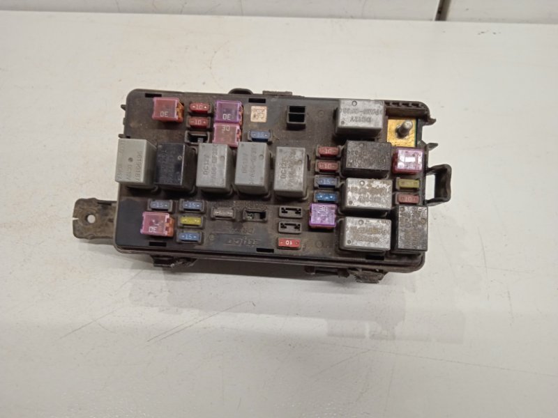 Предохранители и реле авео. Блок предохранителей шевроле авео т250 1. Схема предохранителей шевроле авео т250. Реле дальнего света шевроле авео т250. Предохранители и реле авео.