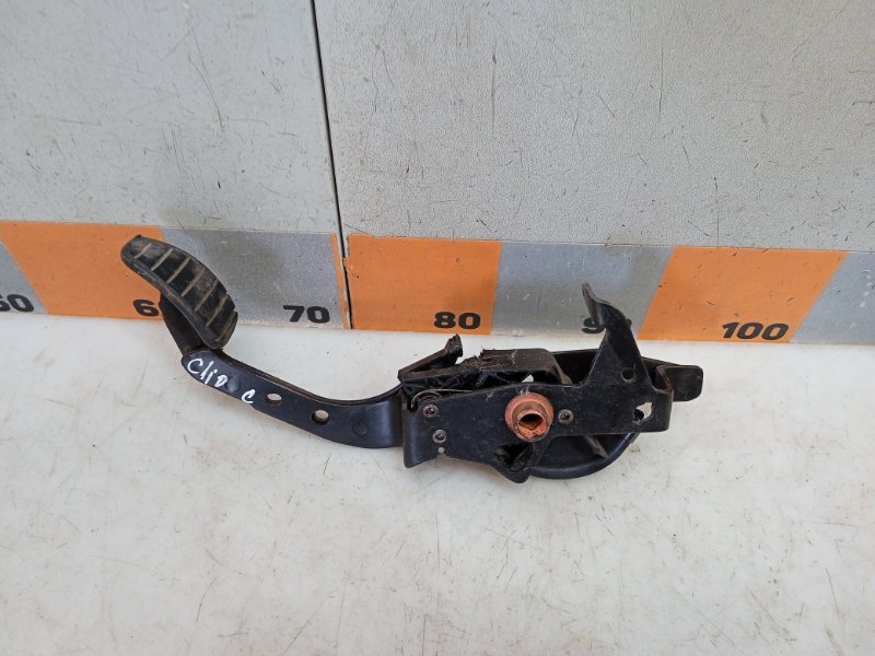 Педаль сцепления Renault Clio 1998-2008 2 8200060841 Б/У