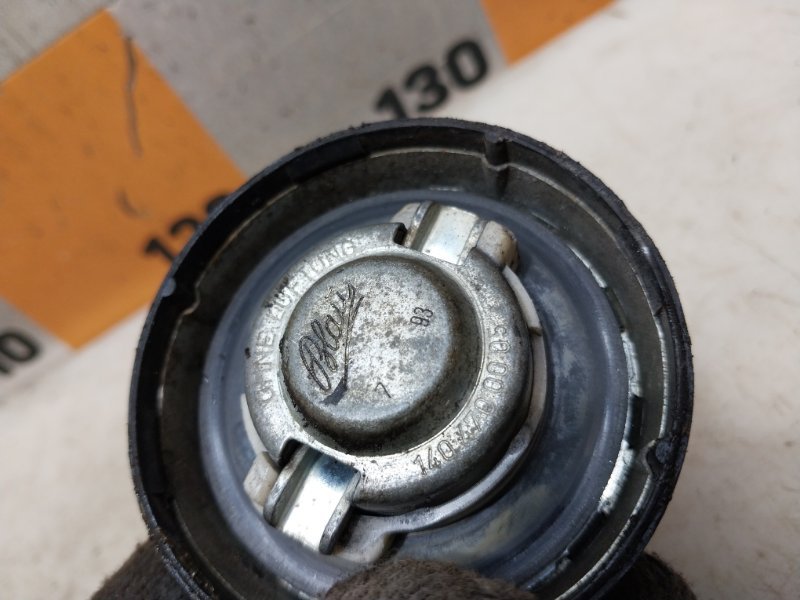 Крышка бензобака C-Class 1994 W202 2.8