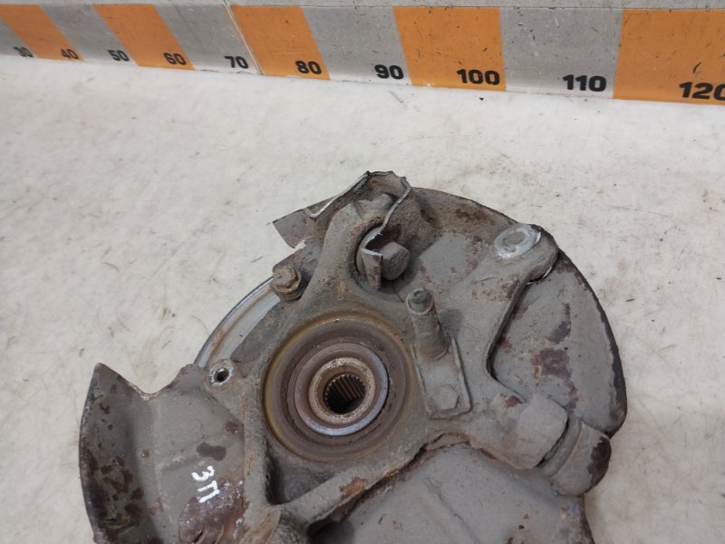 Кулак поворотный задний правый Mercedes-Benz C-Class W202 2.8