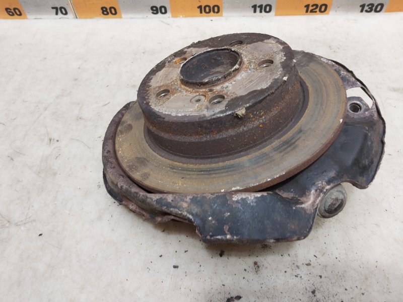 Кулак поворотный задний левый C-Class 1994 W202 2.8