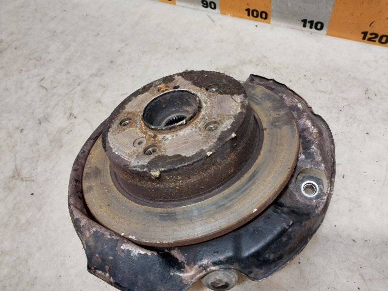 Кулак поворотный задний левый C-Class 1994 W202 2.8