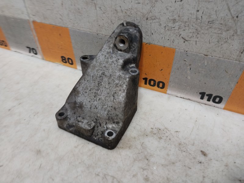 Кронштейн двигателя левый Mercedes-Benz C-Class W202 2.8