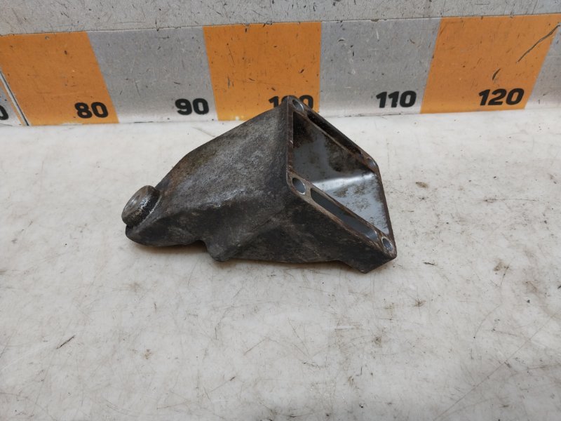 Кронштейн двигателя левый C-Class 1994 W202 2.8