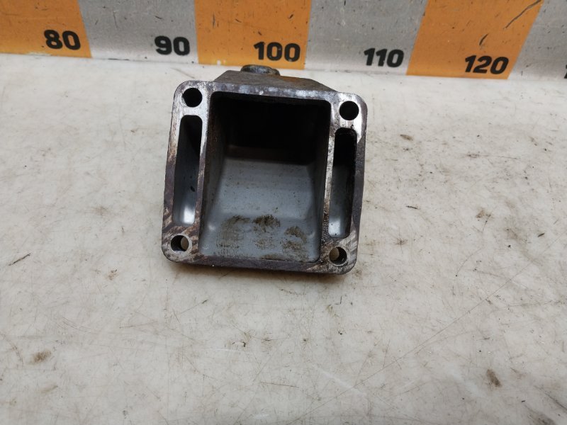 Кронштейн двигателя левый C-Class 1994 W202 2.8