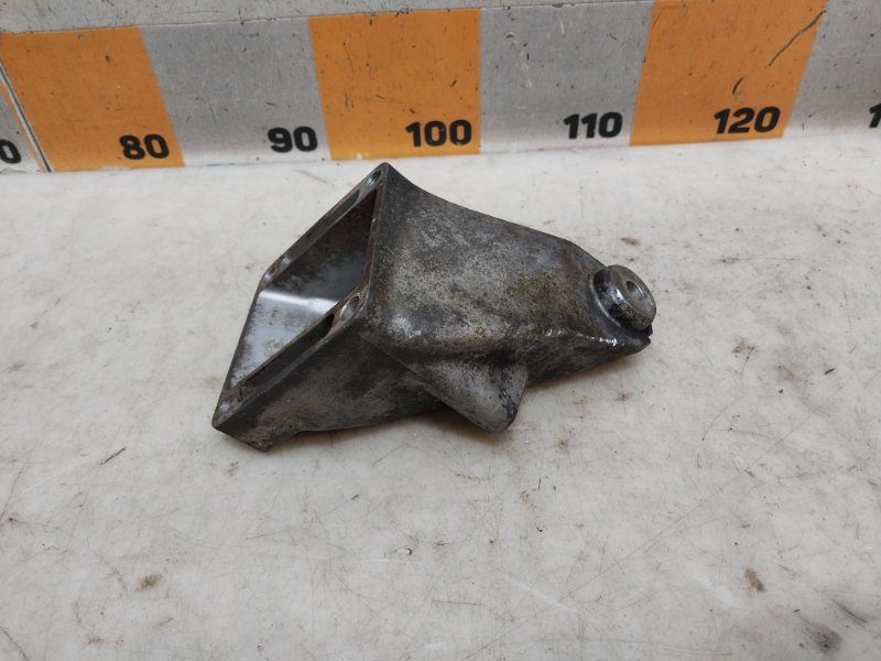 Кронштейн двигателя левый C-Class 1994 W202 2.8