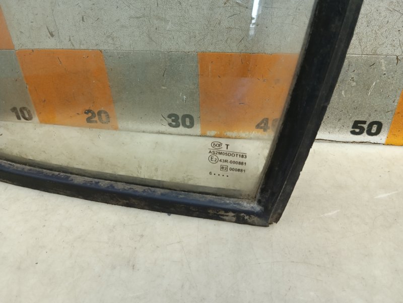 Стекло двери передней левой Газель 3302