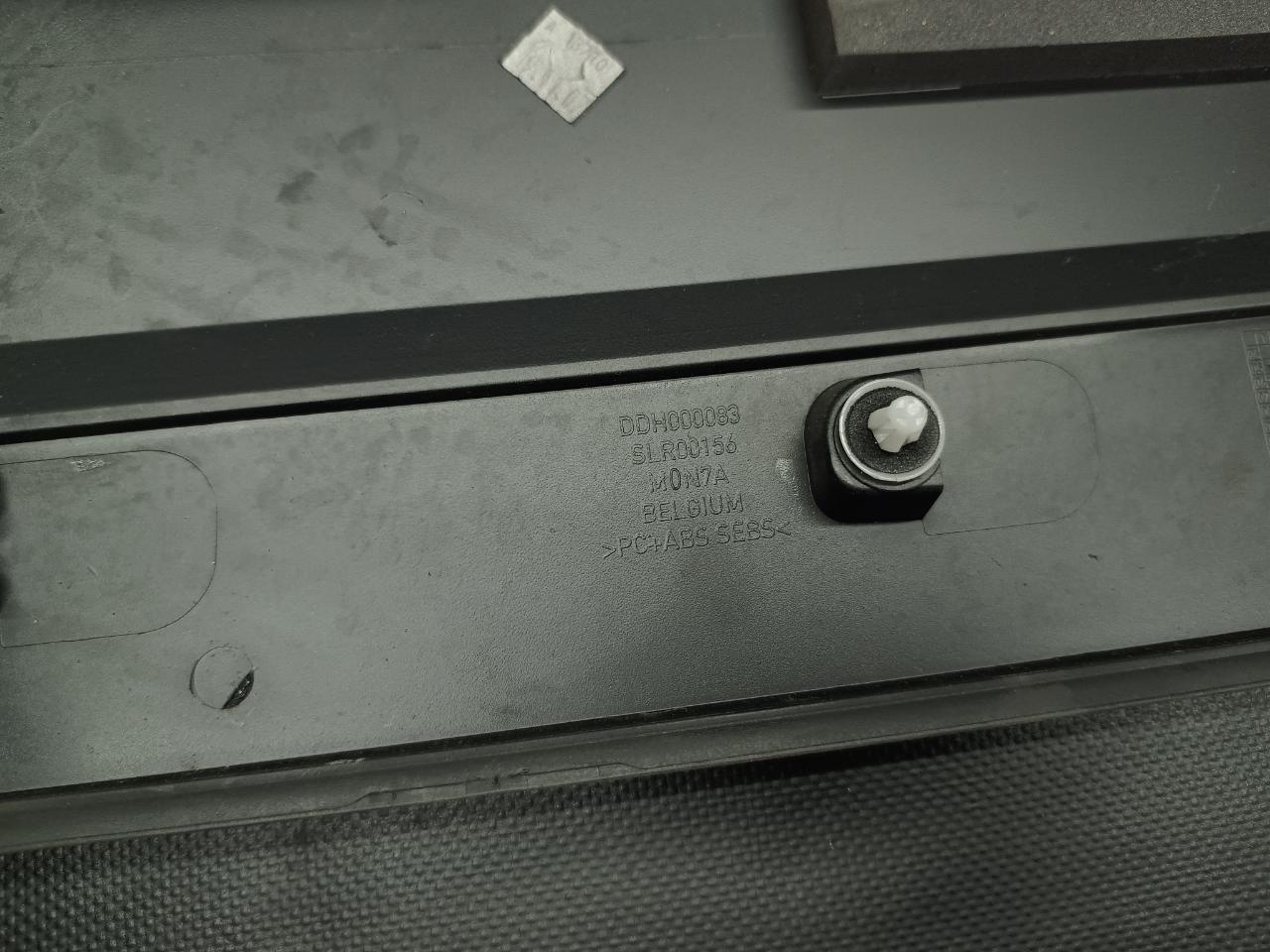 Накладка стойки правая R Накладка стойки правая R