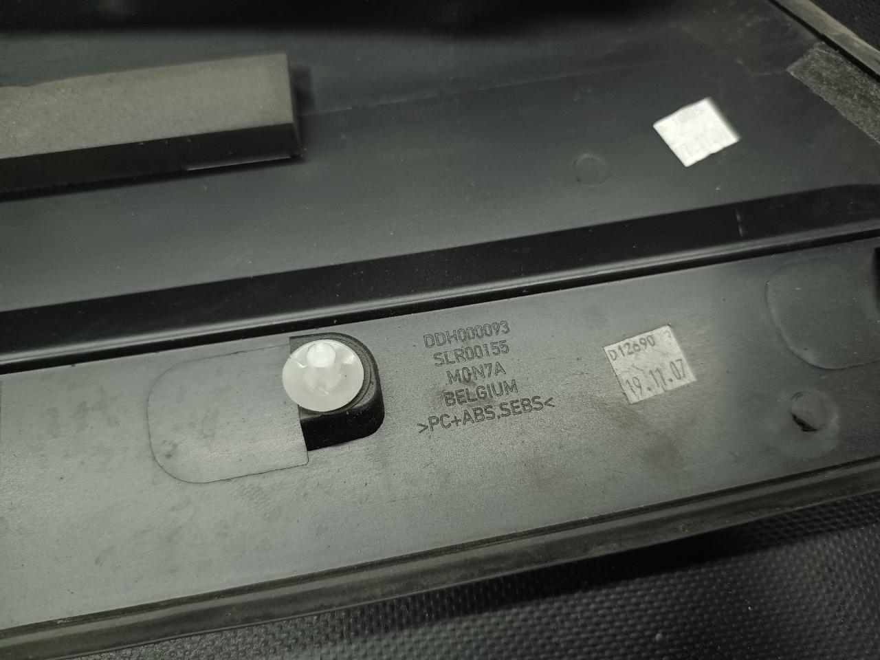 Накладка стоек левая R