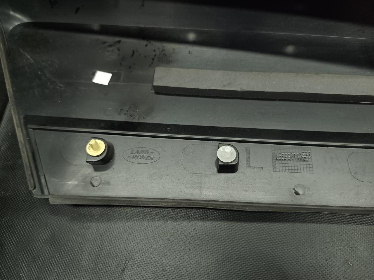 Накладка стоек левая R