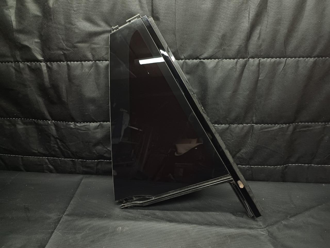 Стекло двери правое LAND ROVER R