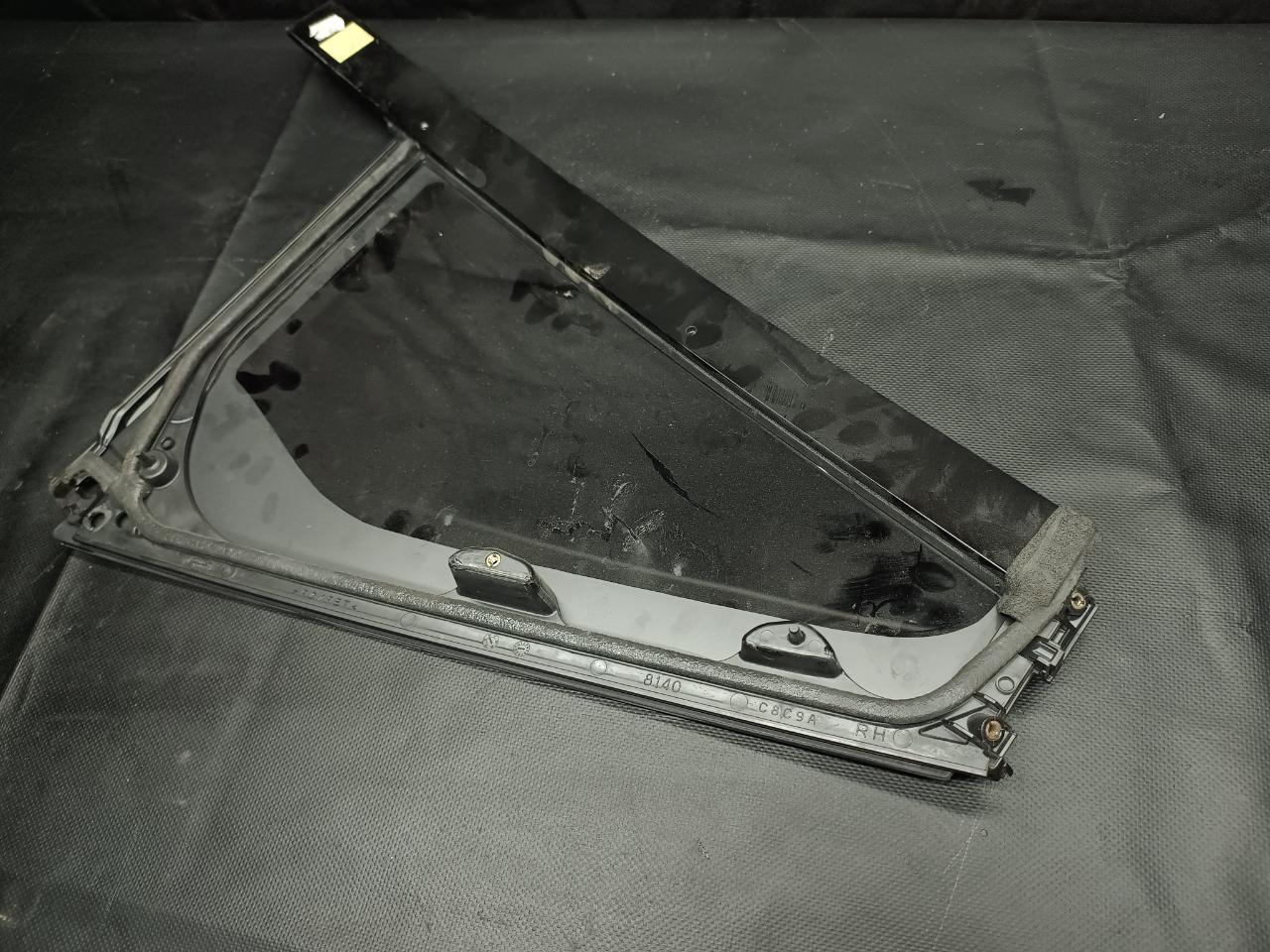 Стекло двери правое R