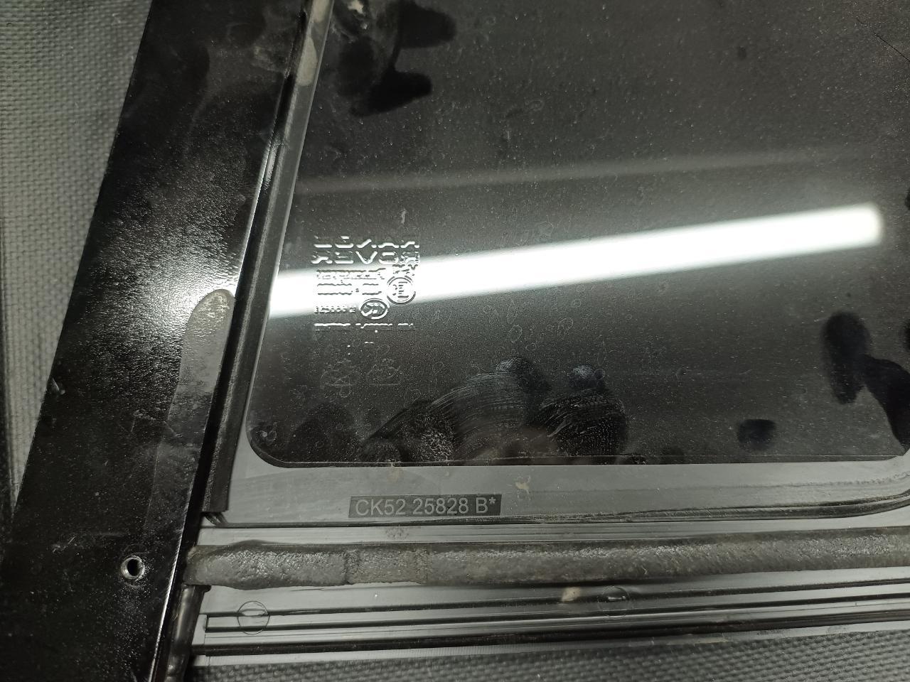 Стекло двери правое R