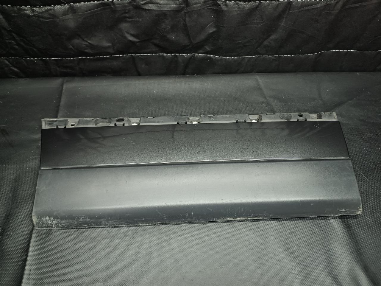 Запчасть накладка двери задняя правая LAND ROVER R CK52274A48AC Б/У Накладка двери задняя правая LAND ROVER R CK52274A48AC Б/У