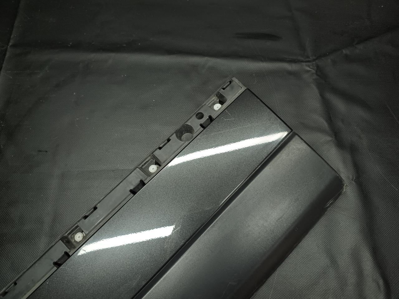 Накладка двери задняя правая LAND ROVER R Накладка двери задняя правая LAND ROVER R