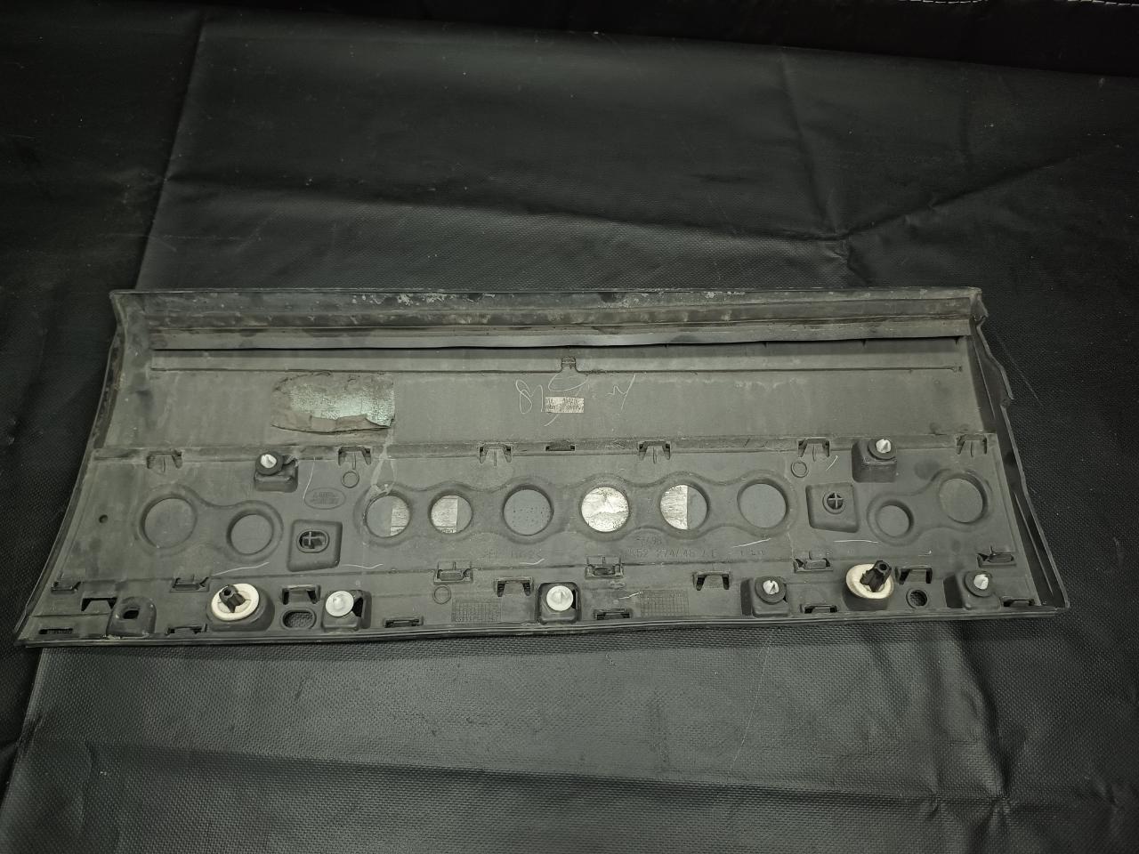 Накладка двери задняя правая R Накладка двери задняя правая R