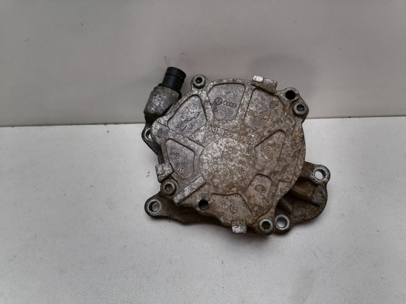 Вакуумный насос Volkswagen Passat B7 03L145100G Б/У