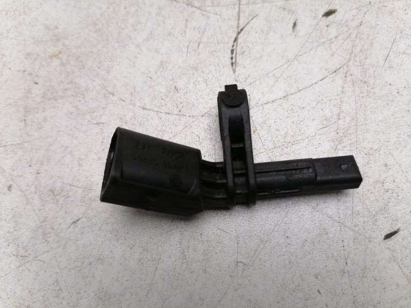 Датчик abs передний правый Tiguan 2.0 TDi