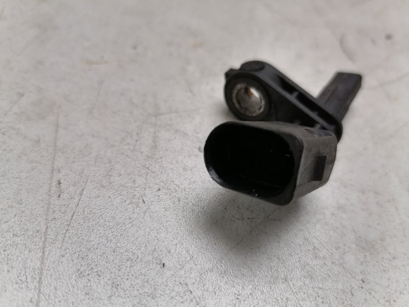 Датчик abs передний правый Tiguan 2.0 TDi