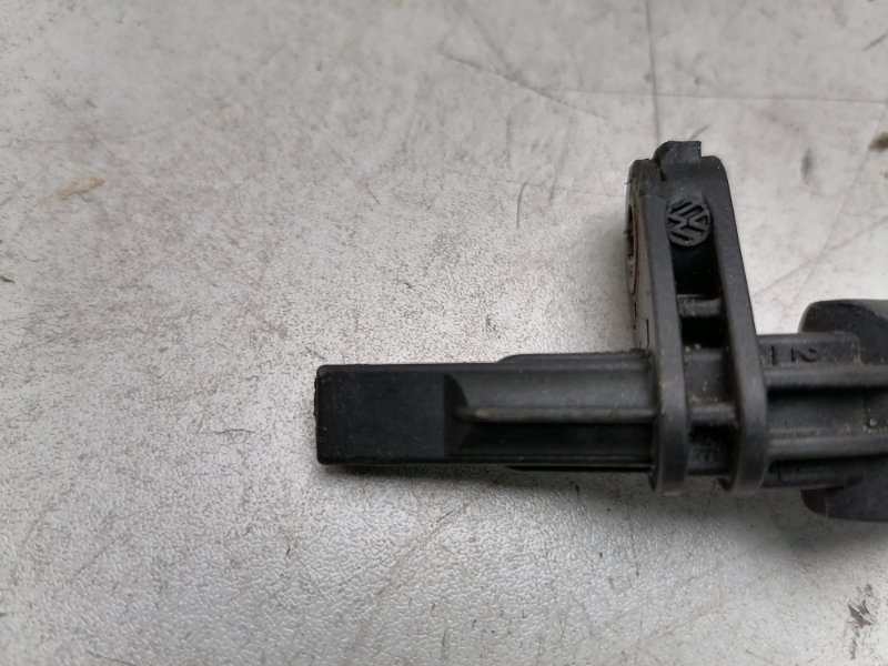 Датчик abs передний правый Tiguan 2.0 TDi