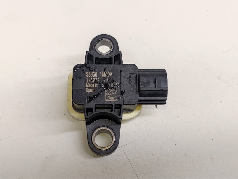 Датчик удара передний Infinity QX80 2016 Z62 988361MA0A Б/У