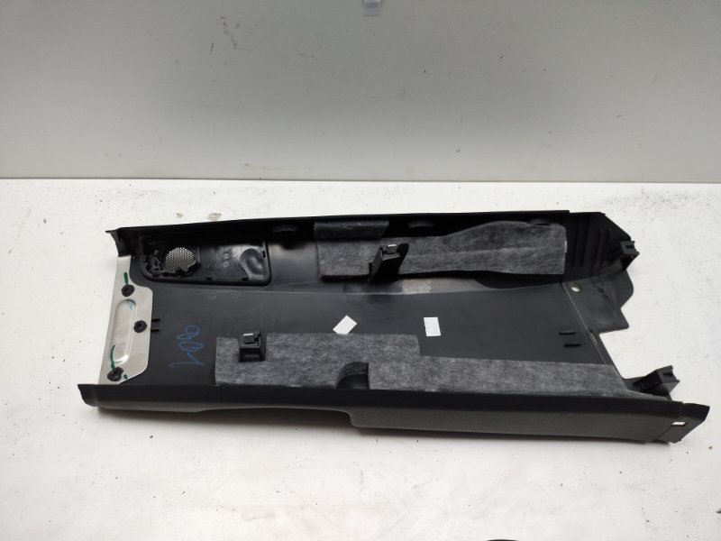 Обшивка центральной консоли левая Q7 2019 4M 3.0 TDi