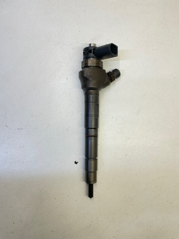 Форсунка Volkswagen Amarok 2.0 TDi 03L130277J Б/У