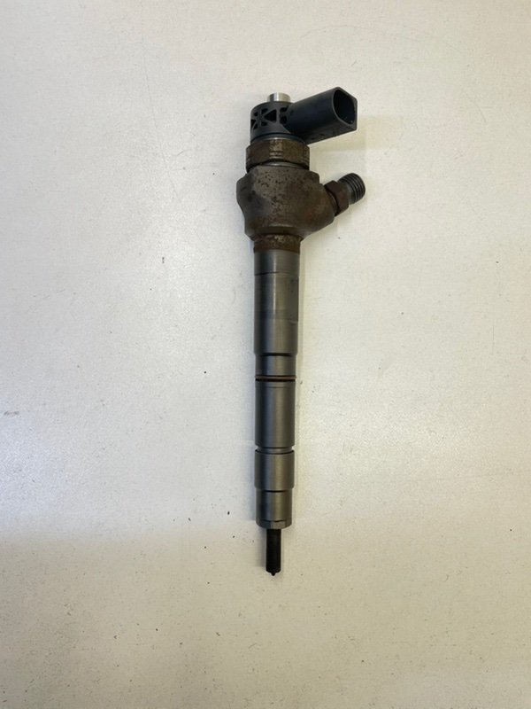 Запчасть форсунка Volkswagen Amarok 2.0 TDi 03L130277J Б/У Форсунка Volkswagen Amarok 2.0 TDi 03L130277J Б/У