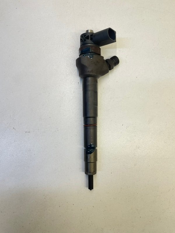 Запчасть форсунка Volkswagen Amarok 2.0 TDi 03L130277J Б/У Форсунка Volkswagen Amarok 2.0 TDi 03L130277J Б/У