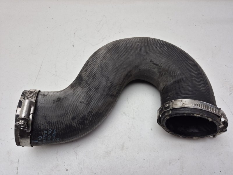 Патрубок интеркулера Volkswagen Touareg 2 NF 7P0145972B Б/У
