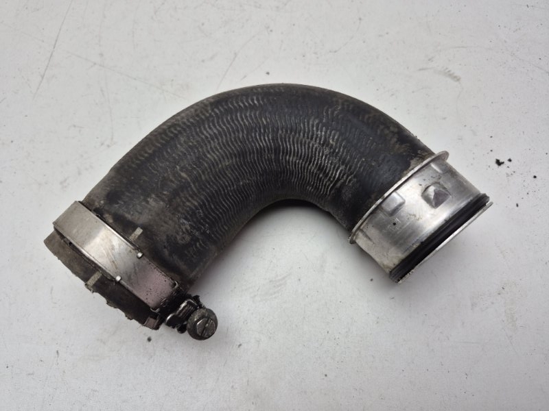 Патрубок интеркулера Volkswagen Touareg 2 NF 7P0145708A Б/У