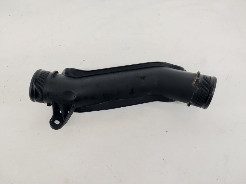 Патрубок интеркулера Volkswagen Touareg 2 NF 3.0 TDi