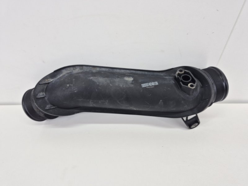 Запчасть патрубок интеркулера Volkswagen Touareg 2 NF 3.0 TDi 7P0145795 Б/У Патрубок интеркулера Volkswagen Touareg 2 NF 3.0 TDi 7P0145795 Б/У