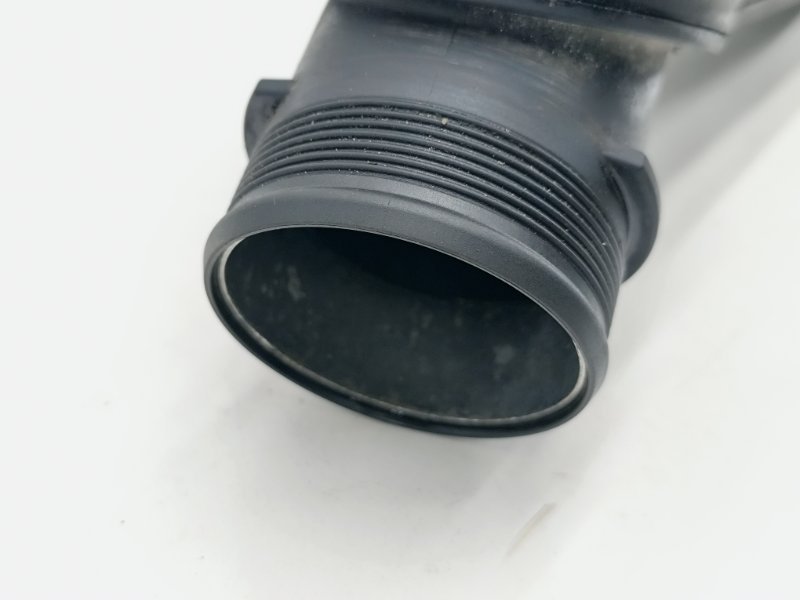 Патрубок интеркулера Touareg NF 3.0 TDi