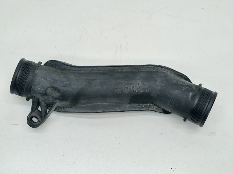 Патрубок интеркулера Touareg NF 3.0 TDi