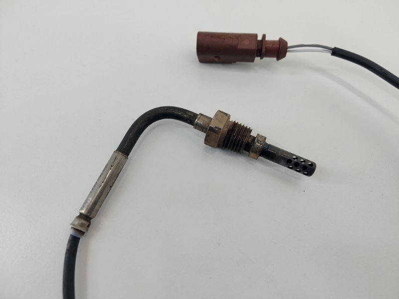 Датчик температуры выхлопных газов Volkswagen Touareg 2 NF 4.2 Датчик температуры выхлопных газов Volkswagen Touareg 2 NF 4.2