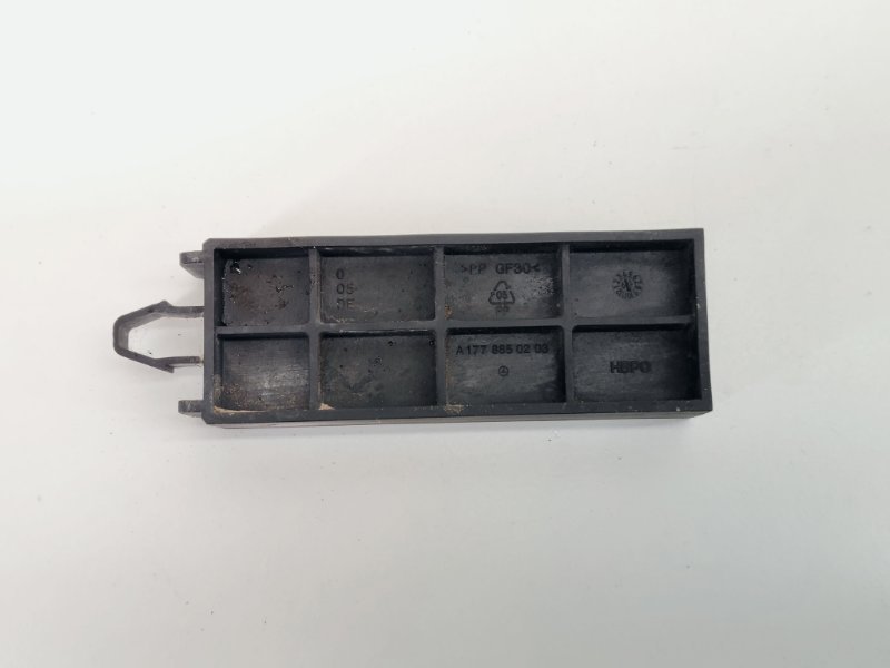 Кронштейн радиатора A180 W177 1.3