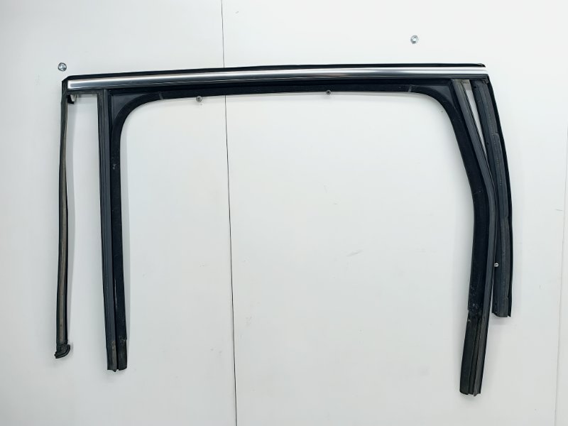 Уплотнитель стекла задний левый Volkswagen Touareg 2 NF 4.2 7P0839431 Б/У