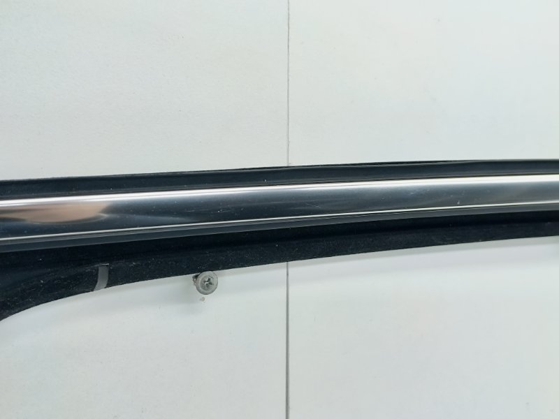 Уплотнитель стекла задний левый Touareg 2 NF 4.2