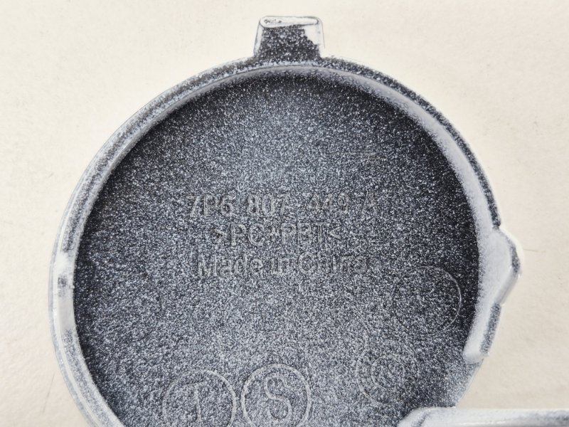 Заглушка бампера задняя левая Touareg 2 NF