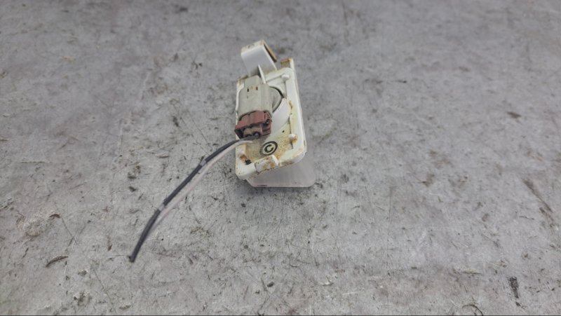 Плафон подсветки номера Tiida 2006 C11 MR18DE