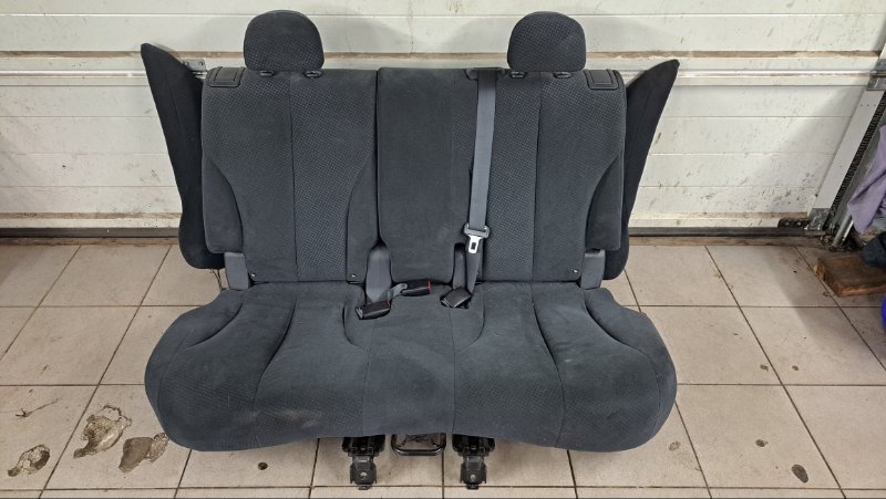 Сиденье заднее Nissan Tiida 2013 C11 HR16DE 88305EM04C контрактная