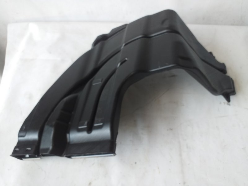 Воздуховод правый LS600 2007.06 UVF45 2UR-FSE