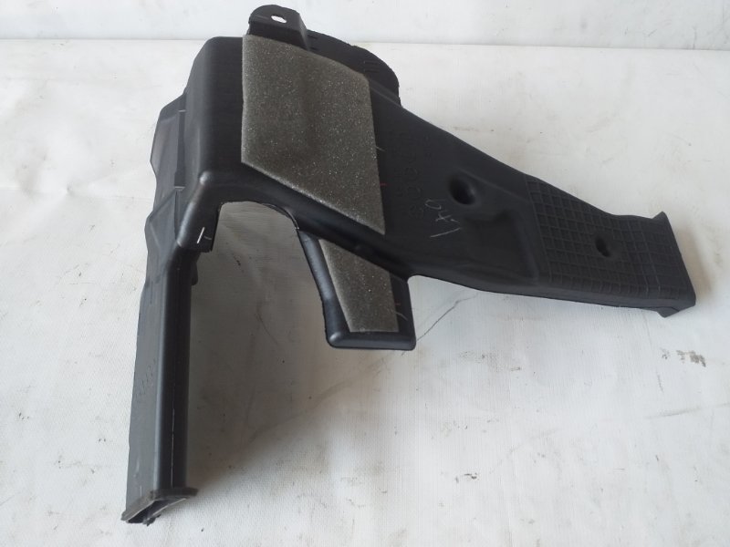 Воздуховод правый LS600 2007.06 UVF45 2UR-FSE Воздуховод правый LS600 2007.06 UVF45 2UR-FSE