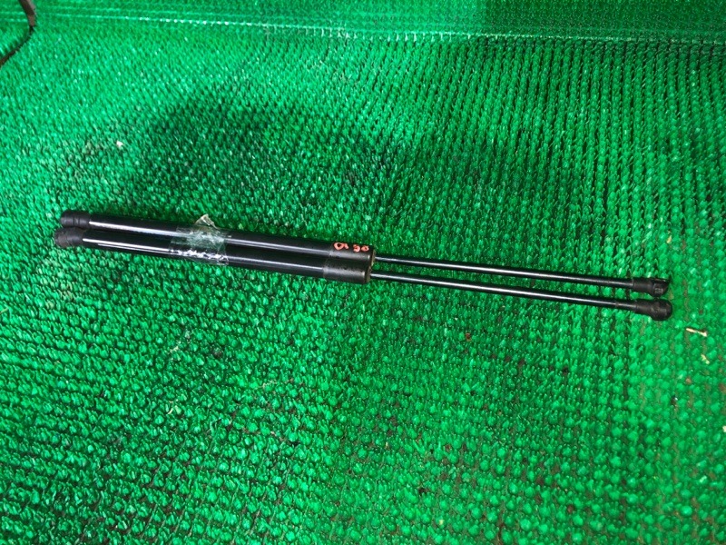 Амортизатор задней двери задний GOLF 2008 1K1