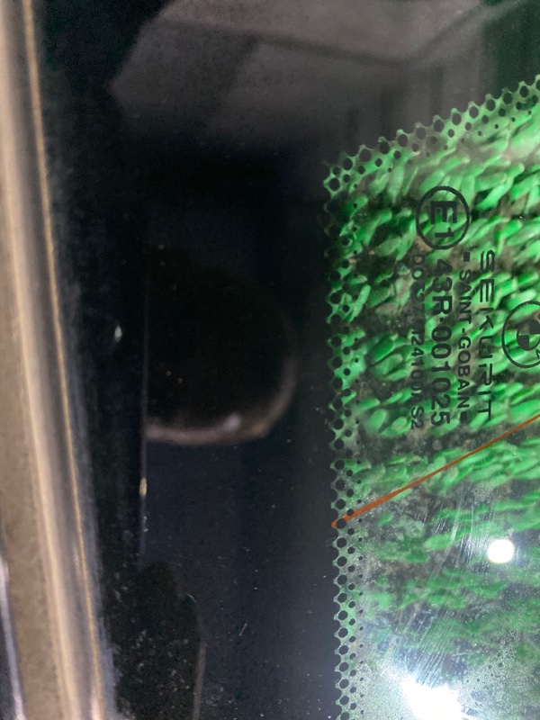 Стекло собачника заднее левое X5 2001 E53 M54 Стекло собачника заднее левое X5 2001 E53 M54