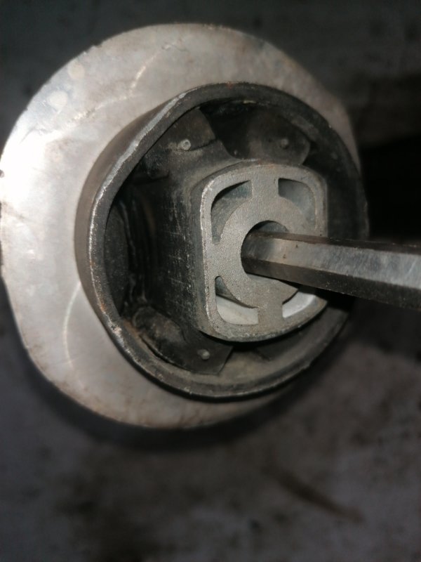 Рычаг передний правый AUDI A4 8k Рычаг передний правый AUDI A4 8k