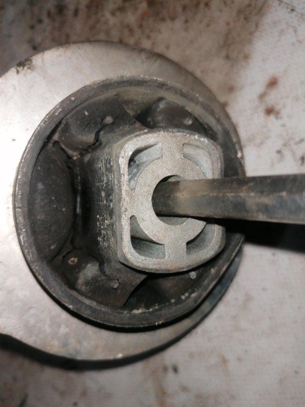 Рычаг передний правый A4 8k Рычаг передний правый A4 8k